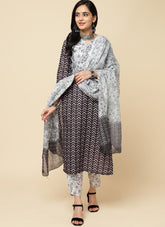 Black Colour Salwar Suit Looking Enchanting